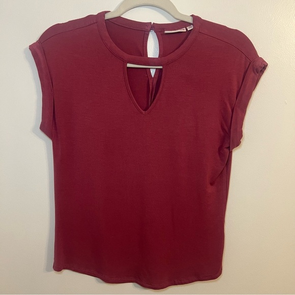 SO Women's Short Sleeve Top in Burgundy - Picture 1 of 4